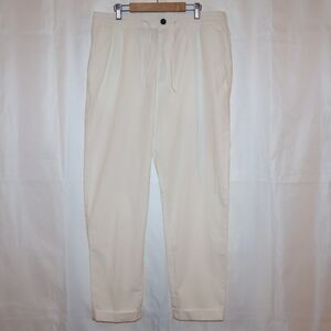H&M White Regular Fit Standard Coupe, Tapered, & Cropped Pants. Large. NWT.
